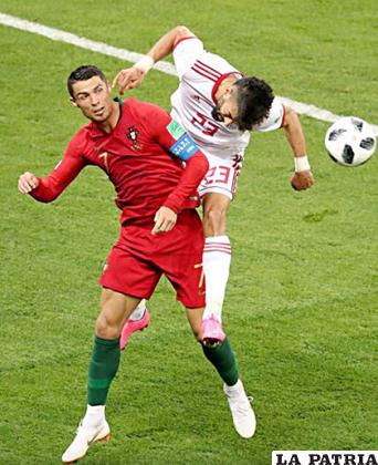 Cristiano Ronaldo y Ramin Rezaeian /as.com