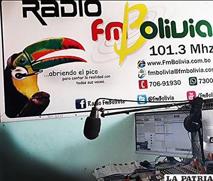Una imagen de los estudios de Radio FM Bolivia de la región de los Yungas del departamento de La Paz. /Cortesía de Radio FM Bolivia.