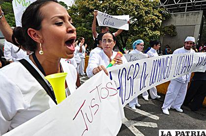 Médicos y enfermeras protestan en demanda de mejoras salariales y dotación de materiales de salud 
/Contacto Hoy