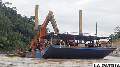 Dragas en los ríos Kaka y Beni explotan oro /ANF