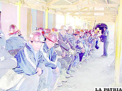 Los trabajadores asalariados son los que plantean una pronta reestructuración de la Comibol, para definir la política minera