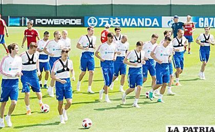Rusia se entrena enfocado en España por los octavos de final del Mundial /EFE