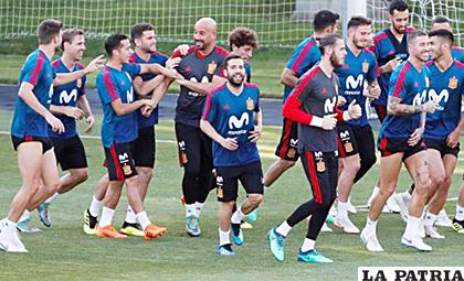Durante el entrenamiento de la selección de España /EFE