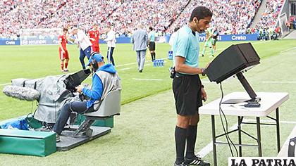 El sistema de videoarbitraje (VAR) es implementado por primera vez en el Mundial de Rusia /ECUAVISA