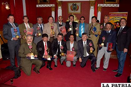 Los baluartes del baloncesto de la década del 80 volvieron a reunirse /Reynaldo Bellota/LA PATRIA