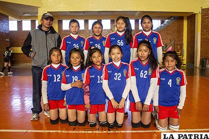 Deportivo Poopó mostró un buen juego en el partido de voleibol /Alejandro Valdez/LA PATRIA