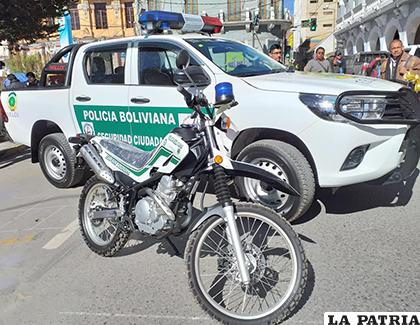 La semana pasada la gobernación entregó cuatro vehículos a la Felcv /GAD-ORU