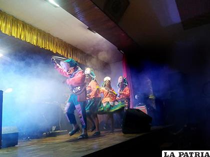 La danza del Carnaval de Oruro junto al grupo Wiñay /FACEBOOK