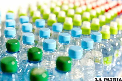 El proyecto de ley departamental que apunta a la eliminación de  plásticos, incluye a las botellas politereftalato de etileno (PET) /udgtv.com