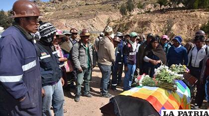 Los mineros velan a uno de sus fallecidos en los enfrentamientos de agosto de 2016 /Correo del Sur/ARCHIVO