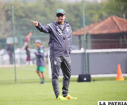 Eduardo Villegas seleccionado boliviano exige a sus dirigidos más precisión en la definición
