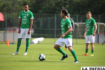 Durante el entrenamiento del seleccionado boliviano en Brasil 
/cortesía FBF