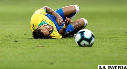 Neymar se lesionó en el partido amistoso ante Catar /latimes.com