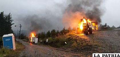 Las maquinarias destruidas fueron una retroexcavadora, una motoniveladora y un bulldozer /Vanguardia