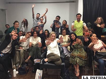 Junto a los actores latinoamericanos que hicieron el curso en Stela Adler junto a la profesora Elia K. Schneider /Centro