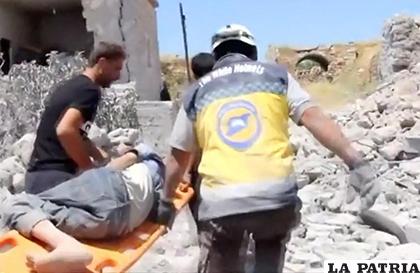 Al menos tres civiles fueron víctimas de los ataques aéreos y con misiles del Ejército sirio en Idlib /El Periódico