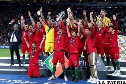 Celebran los de Portugal el título obtenido en la víspera /yahoo.com