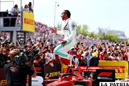 Hamilton cruzó la meta segundo, pero fue declarado ganador /as.com