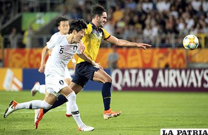 La acción del cotejo en el cual venció Corea del Sur a Ecuador 1-0 /elmercurio.com
