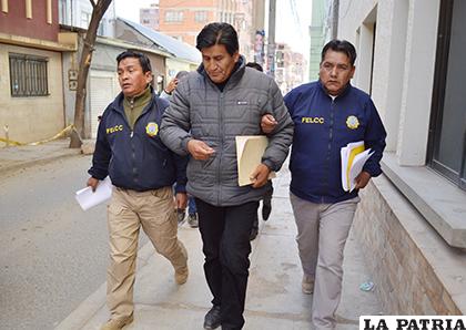El alcalde Chino es conducido a la Felcc /LA PATRIA