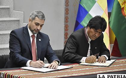 Los presidentes Evo Morales y Mario Abdo Benítez sellaron una alianza estratégica /APG