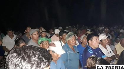 Los pobladores reclaman por la desaparición de más de 307.000 bolivianos de las arcas municipales /ERBOL