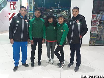 Los atletas orureños que participarán en el Sudamericano de atletismo /cortesía/Nemia Coca