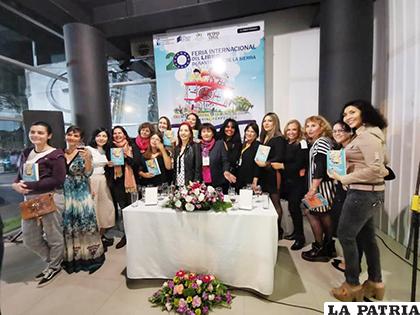 Asistentes a la Feria Internacional del Libro de Santa Cruz de la Sierra