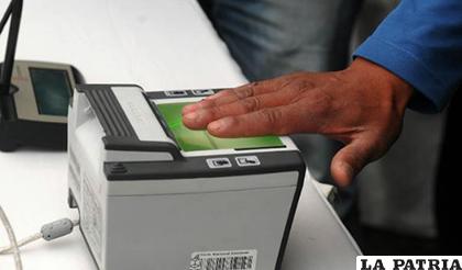 Las agrupaciones ciudadanas deberán adquirir sus propios equipos para el registro biométrico /hoybolivia.com