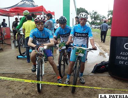 Orureños que fueron parte de la categoría junior en el nacional de Santa Cruz /cortesía Merk Lima