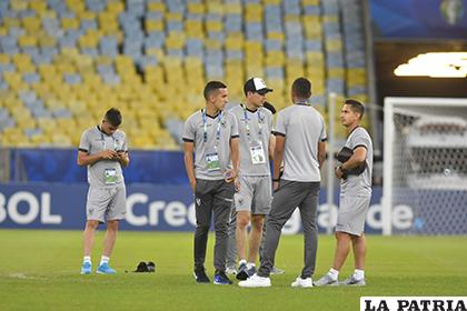 La selección boliviana anoche realizó el reconocimiento al Maracaná /APG