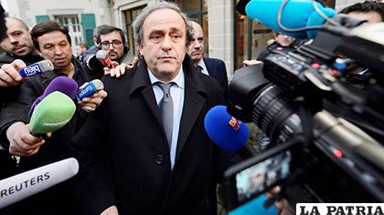 Michel Platini después de 15 horas de detención, fue liberado /amtv.pe