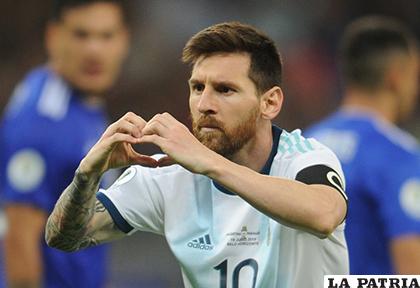 Lionel Messi anotó el empate para Argentina de penal /ole.com