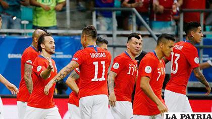El festejo de la selección chilena tras lograr la clasificación a cuartos de final /FOX SPORT