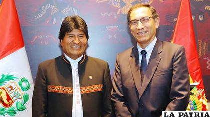 Evo Morales, presidente de Bolivia y Martín Vizcarra, presidente de Perú /AFP/ARCHIVO