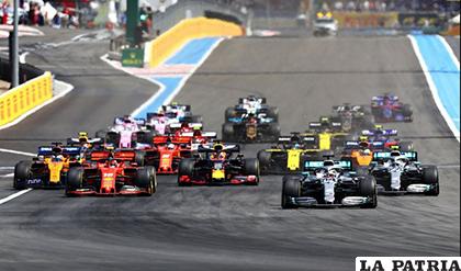 Lewis Hamilton tomó la delantera desde el inicio de la competencia /as.com