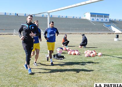 27 jugadores se presentaron en el primer día de trabajo