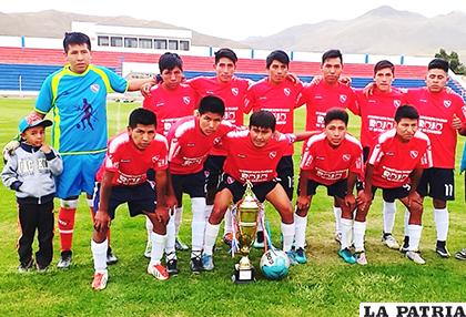 El plantel de Independiente participara en el campeonato nacional /Cortesía/Héctor Canaviri