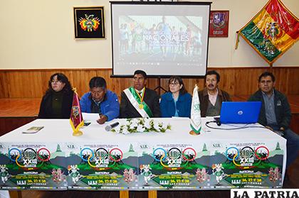 Directivos de la SIB durante la presentación de los Juegos Nacionales 
/Alex Zambrana/LA PATRIA