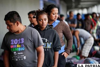 Cientos de migrantes toman un descanso este jueves a su paso por México /EFE/Archivo