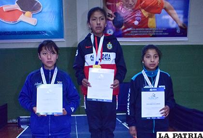 Ganadoras en el tenis de mesa, Pamela Cepeda salió primera /Reynaldo Bellota - LA PATRIA