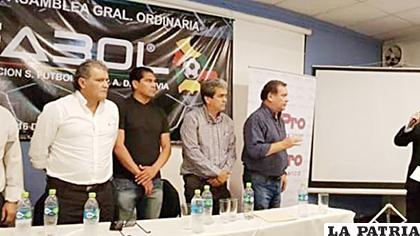 Fabol pide a los clubes no descuidar el tema de contratos
/paginasiete.com