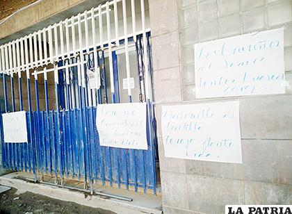 Desconocidos panfletearon la fachada de las oficinas del club 
/Ovidio Cayoja /LA PATRIA
