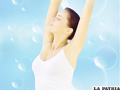 (*) Médico Cirujano Estético en Escencia Spa Médico Ltda. - Dirección: Bolívar 
Nº 440 entre Potosí y 6 de Octubre (Favor tocar el timbre) 
Reservas al 5210229 - 60413300 - Oruro - Bolivia