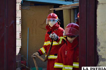 Los bomberos lograron sofocar las llamas del fuego /LA PATRIA
