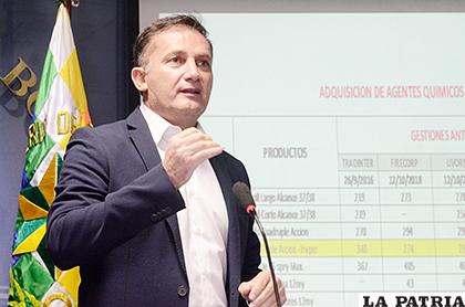 Ministro de Defensa, Luis Fernando López, hizo la comparación de granadas adquiridas por Venezuela y Bolivia /ABI

