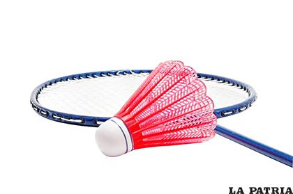 Volante, pluma o gatillo, los nombres que se le da al artefacto que se utiliza en esta disciplina en vez de una pelota /elcomercial.com