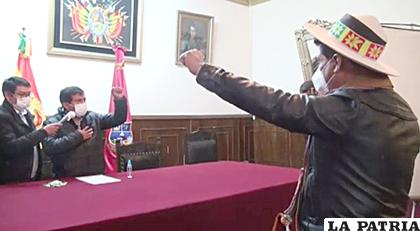 Ayer en la mañana fue posesionado por el gobernador Oczachoque /CAPTURA DE VIDEO