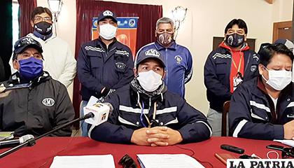 Dirigentes y representantes de los trabajadores en la conferencia de prensa /LA PATRIA
