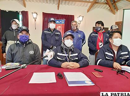 Dirigentes de los trabajadores llevan el control de las deudas de la empresa /LA PATRIA
